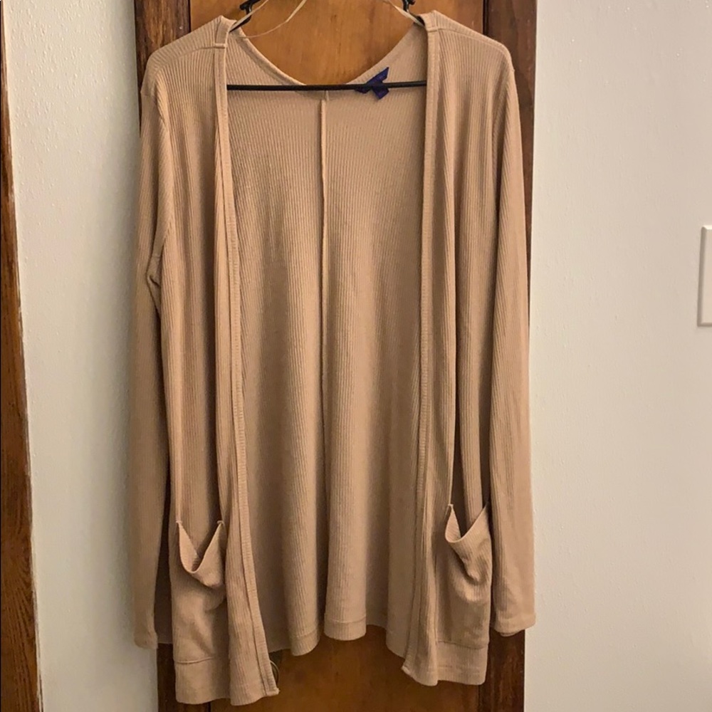 Aero shawl with pockets